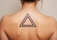 Dreieck Tattoo Bedeutung » Stabilität und Harmonie